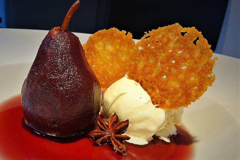 Poire A La Beaujolaise French